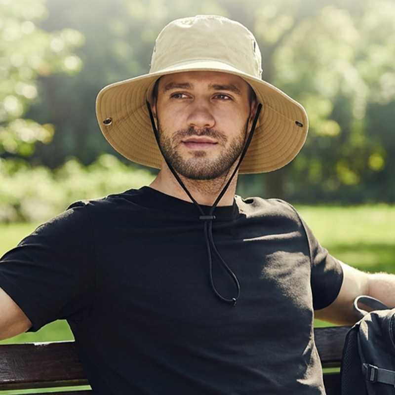 Outdoor-Sonnenhut mit breiter Krempe und Kinnriemen